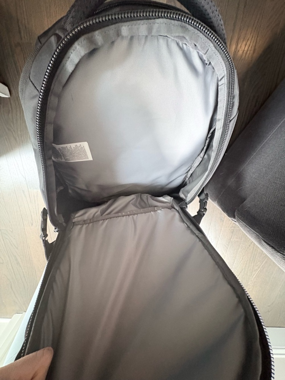 The North Face Black Borealis Men’s Backpack with Front Bungee - Picture 4 of 5
